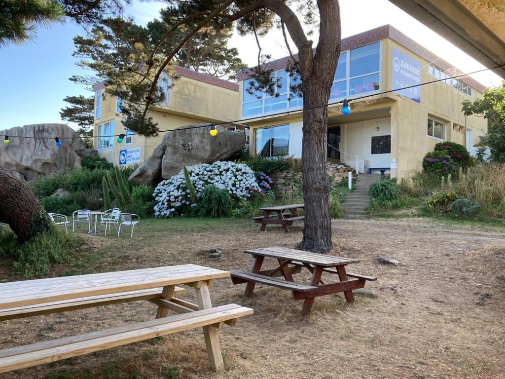 Auberge Granit Rose - Hebergement Partage En Auberge De Jeunesse - Vue Sur Mer - Dortoir Mixte & Camping Trébeurden Exterior foto