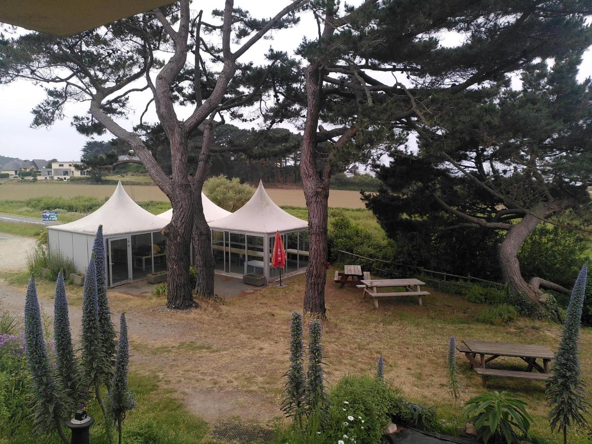 Auberge Granit Rose - Hebergement Partage En Auberge De Jeunesse - Vue Sur Mer - Dortoir Mixte & Camping Trébeurden Exterior foto