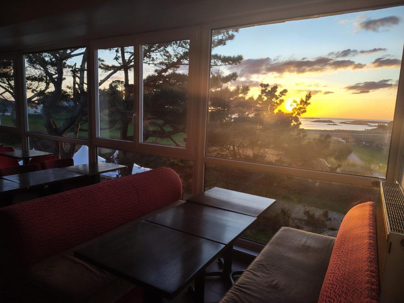 Auberge Granit Rose - Hebergement Partage En Auberge De Jeunesse - Vue Sur Mer - Dortoir Mixte & Camping Trébeurden Exterior foto
